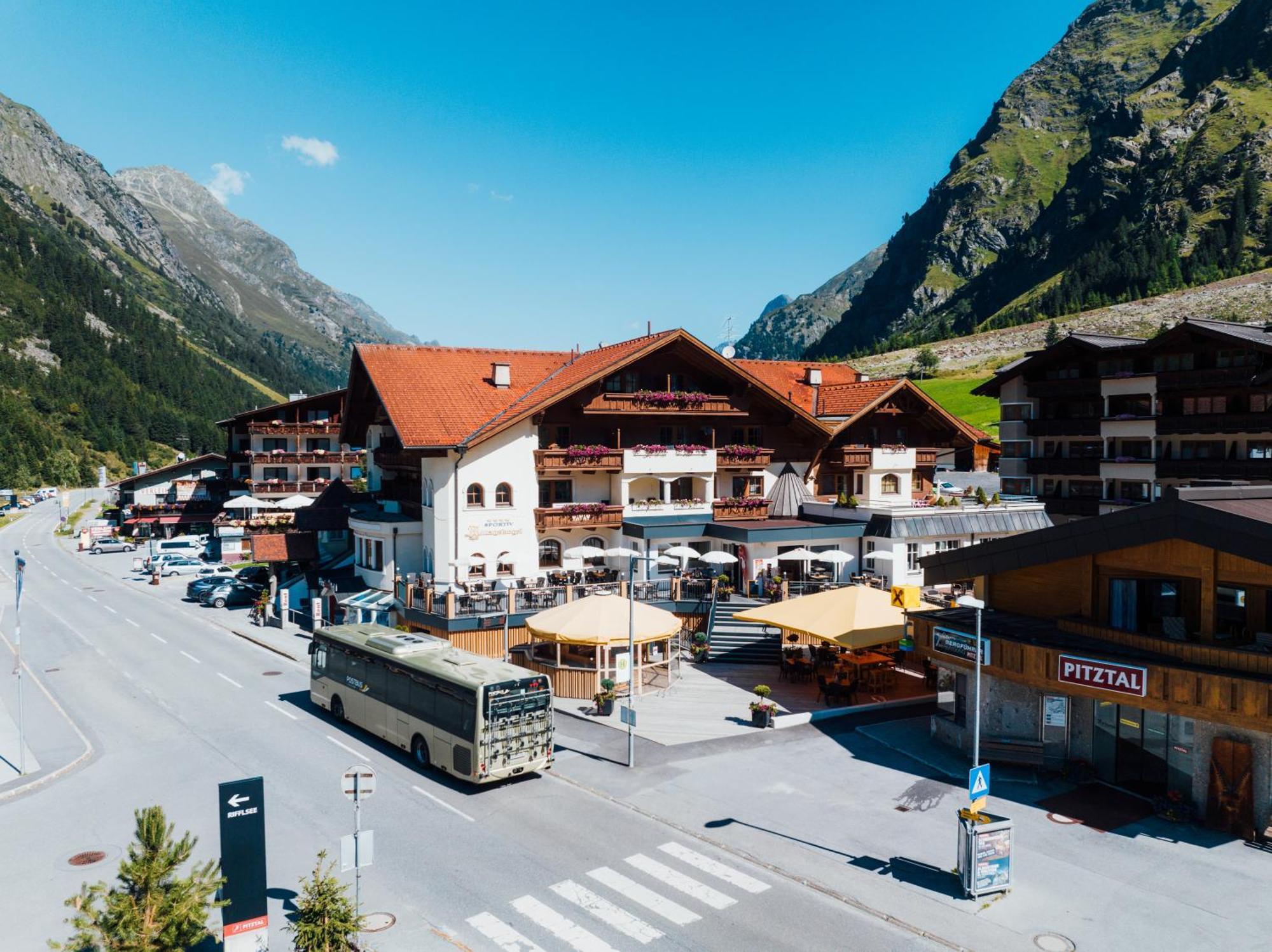 Hotel Mittagskogel Pitztal Sankt Leonhard im Pitztal Esterno foto