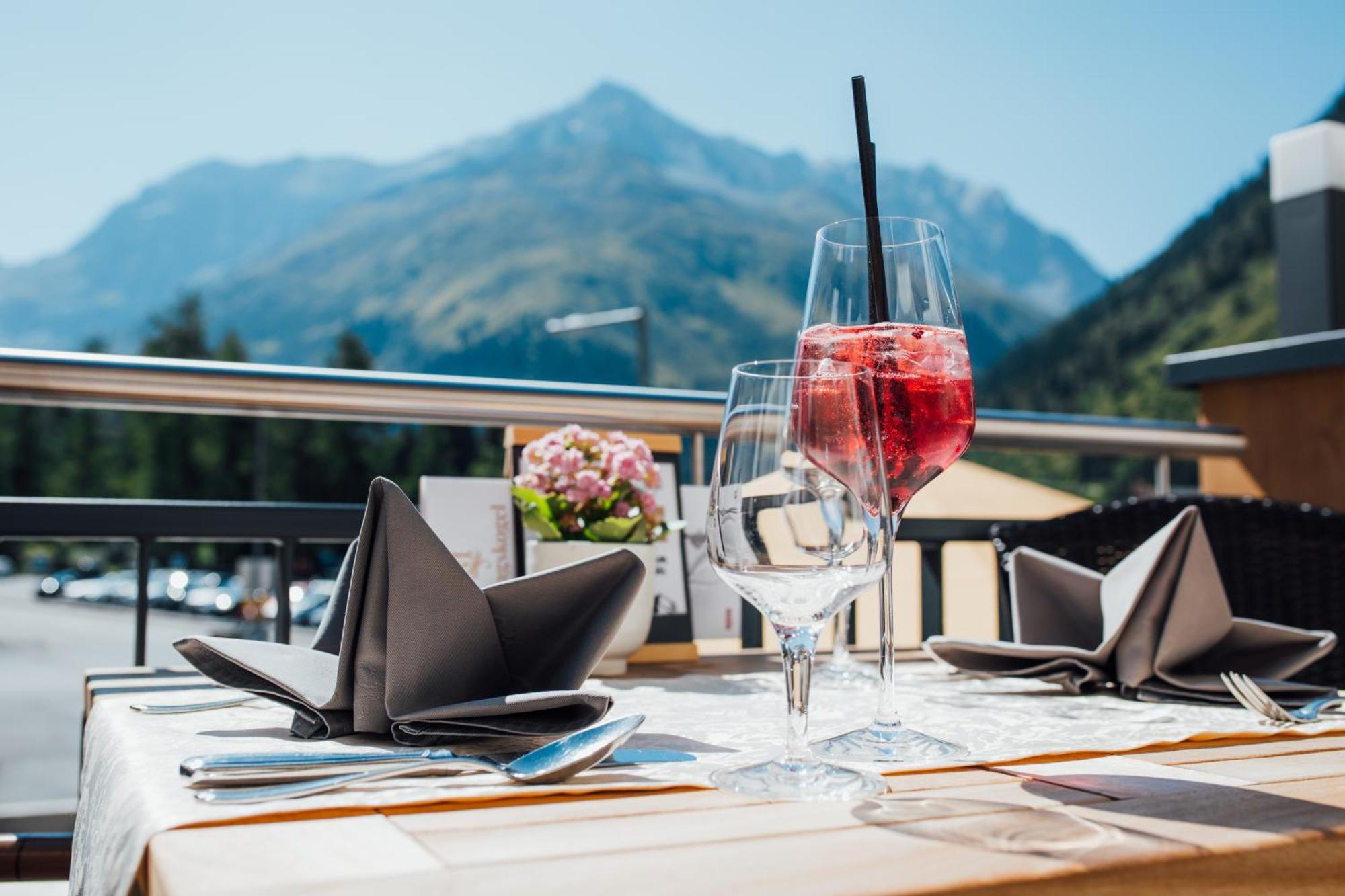 Hotel Mittagskogel Pitztal Sankt Leonhard im Pitztal Esterno foto