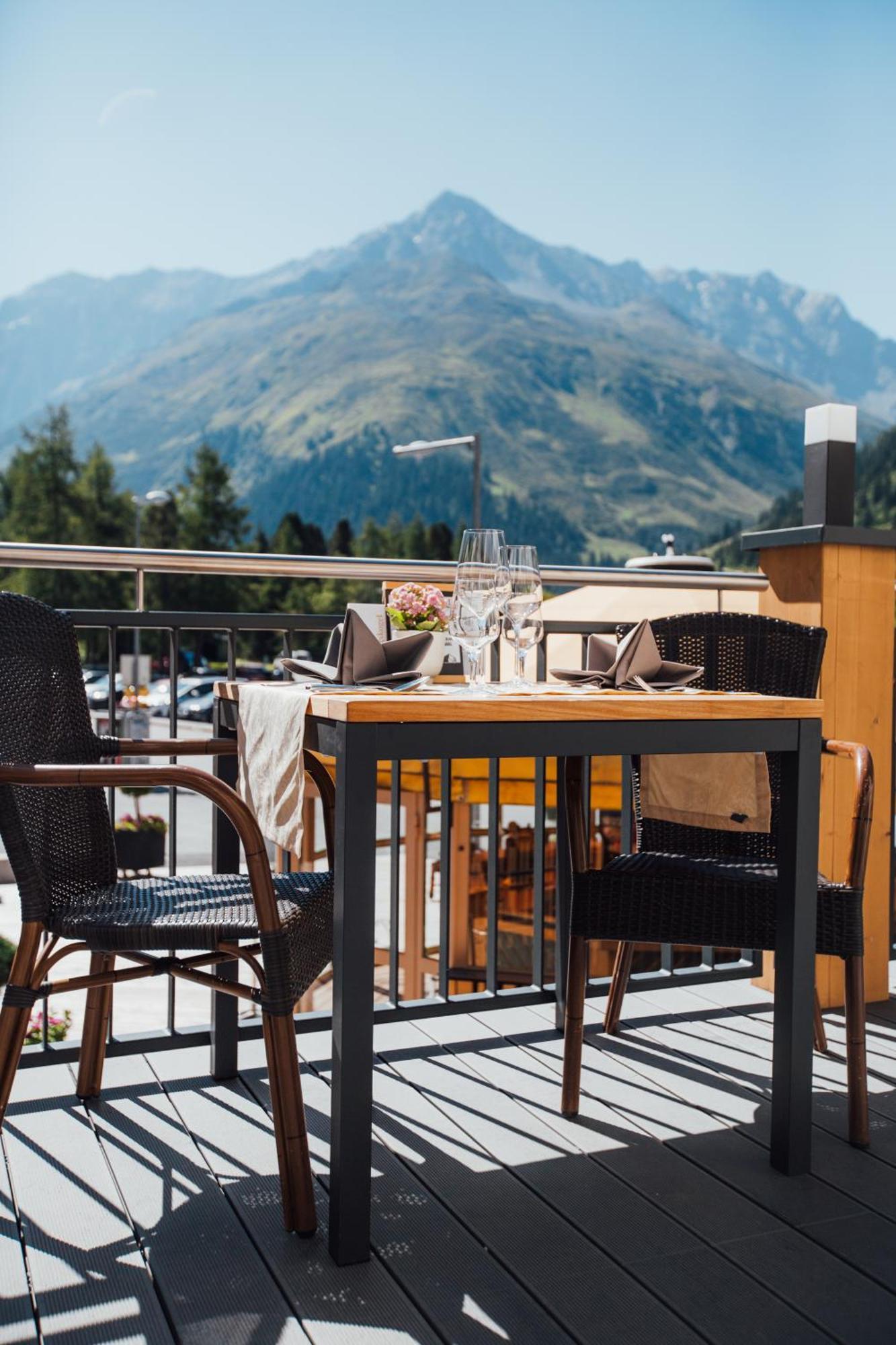 Hotel Mittagskogel Pitztal Sankt Leonhard im Pitztal Esterno foto