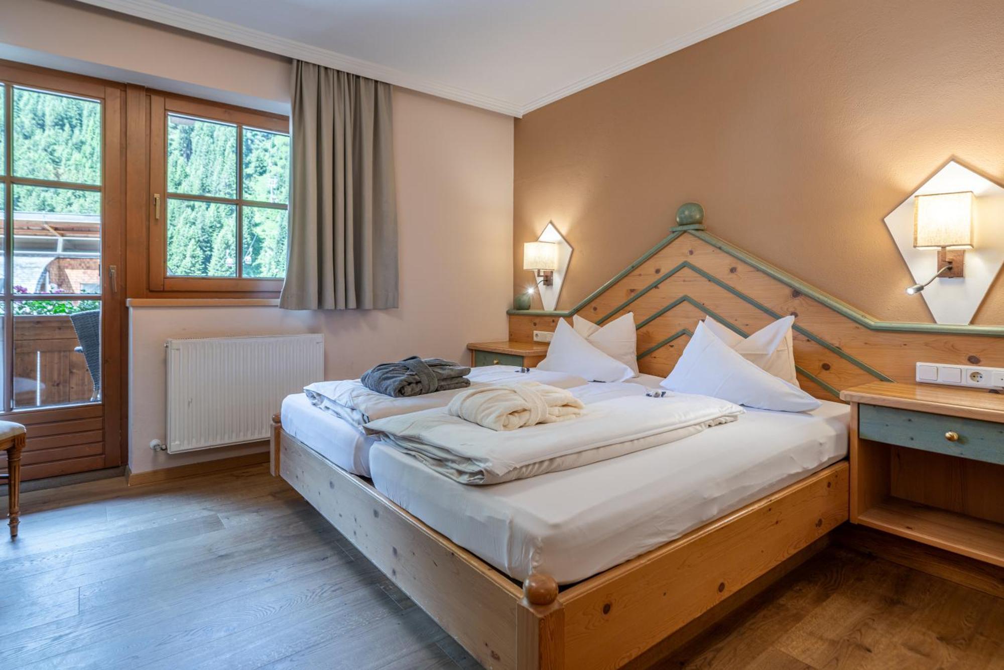 Hotel Mittagskogel Pitztal Sankt Leonhard im Pitztal Esterno foto